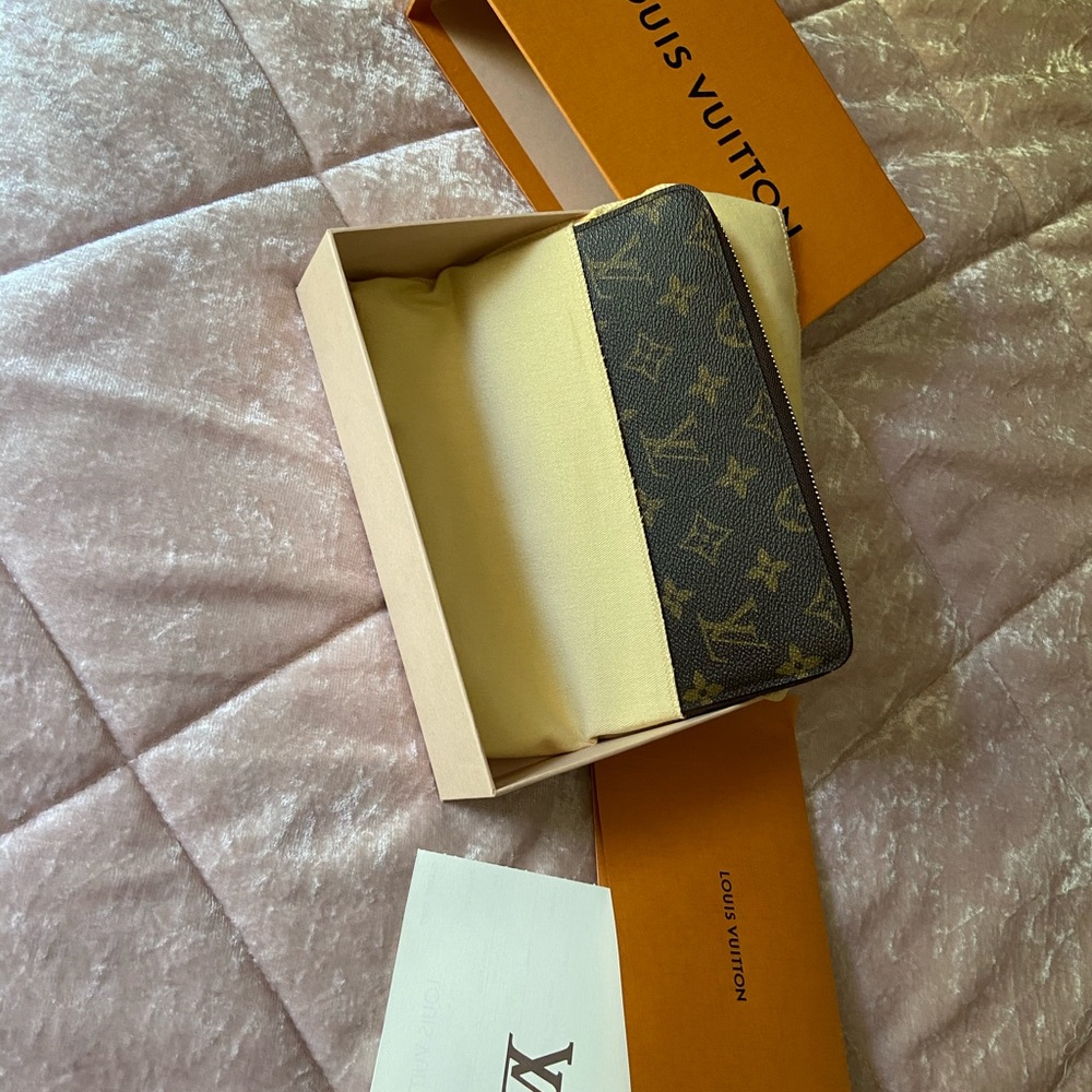 ❤️Louis Vuitton Monogram Zippy Wallet Authentic ❤️